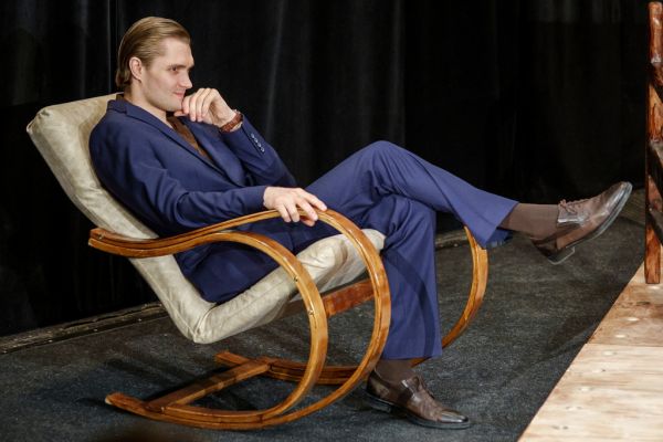 Спектакль "Дорогая Елена Сергеевна"